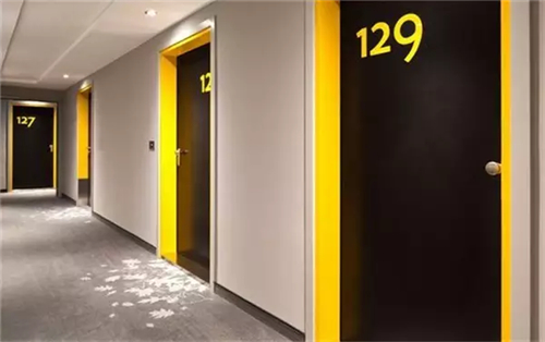 這樣的酒店門牌好設計，你會一眼就記住嗎？